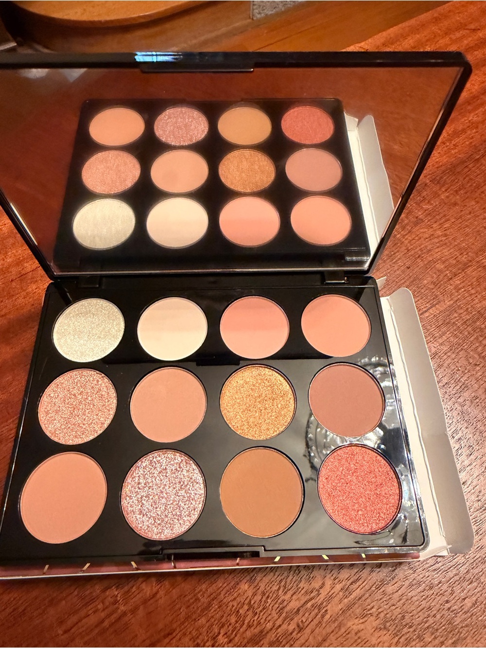 Laura Geller 12-Color Neutral & Rose Eyeshadow Palette